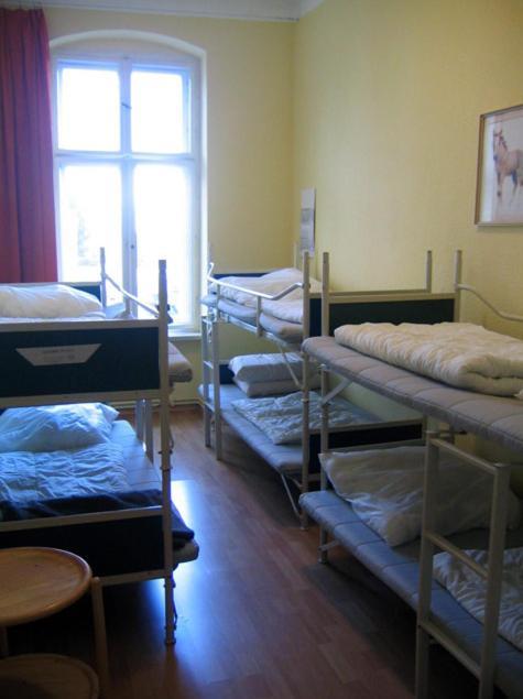 Sleep Cheap Hostel *